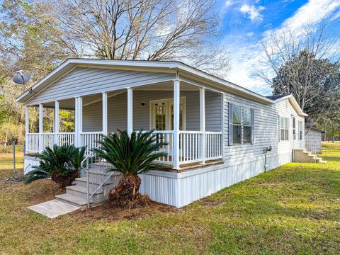 Photo of 920 Rene Ln, Vidor, TX 77662 (MLS # 264275)