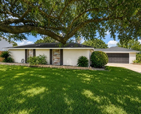 Photo of 176 tiger lily, Bridge City, TX 77611 (MLS # 271342)