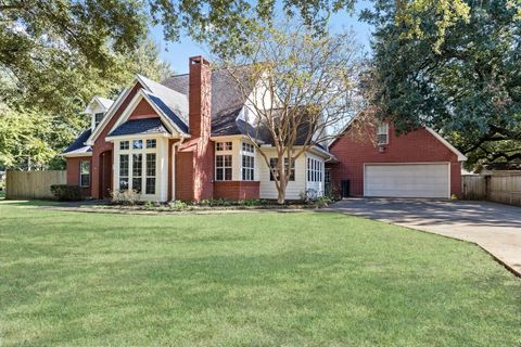 A home in Port Neches