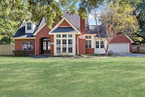 A home in Port Neches