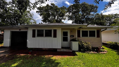 Photo of 5148 FOSTER AVE., Groves, TX 77619 (MLS # 268048)