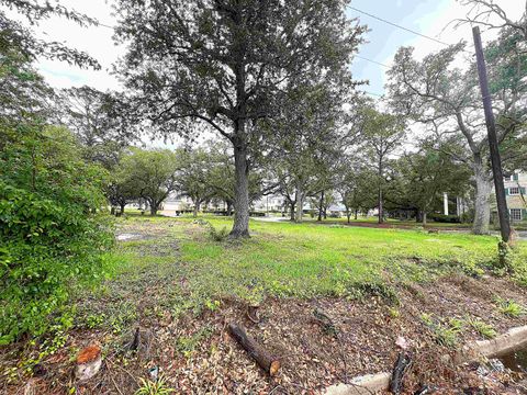 Photo of 3737 Lakeshore Dr, Port Arthur, TX 77642 (MLS # 266585)