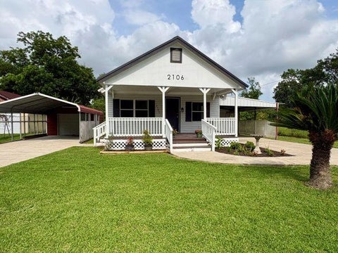 Property photo of 2106 35th St, Orange, TX 77630