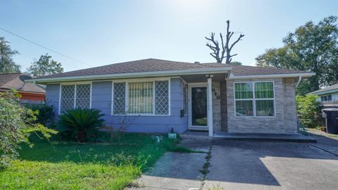 A home in Groves