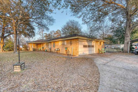 A home in Vidor