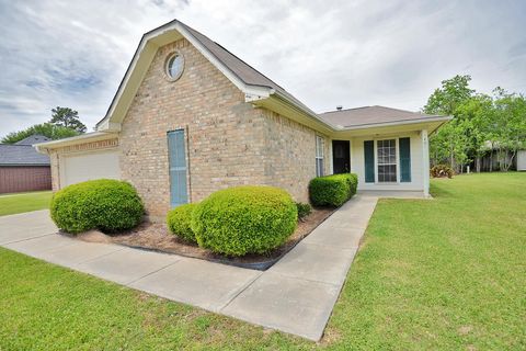 Photo of 4404 Highland Ave, Orange, TX 77632 (MLS # 266972)