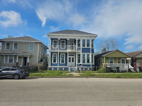 Photo of 2724 Avenue L, Galveston, TX 77550 (MLS # 266739)