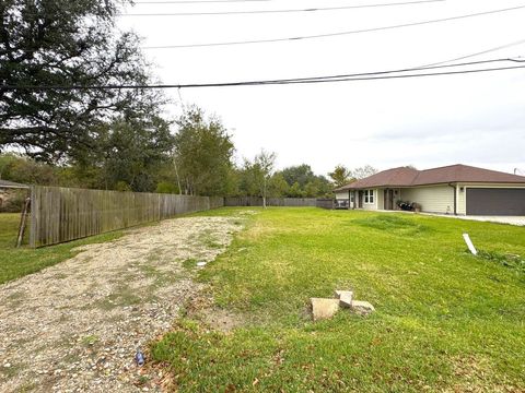 Photo of 833 Phyllis Ave, Port Arthur, TX 77640 (MLS # 263434)