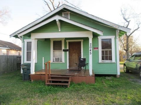 Photo of 2045 Leight St, Beaumont, TX 77703 (MLS # 265436)