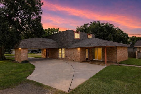 Photo of 2403 Rosebud St, Nederland, TX 77627 (MLS # 271629)