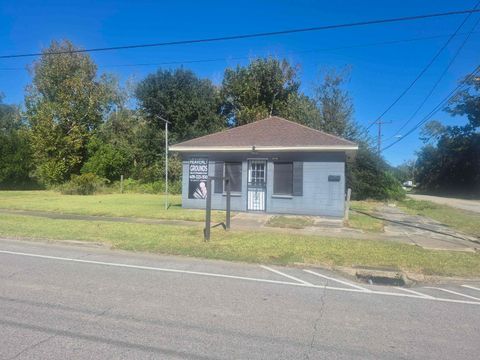 Photo of 1104 Gladys Street, Beaumont, TX 77703 (MLS # 262677)