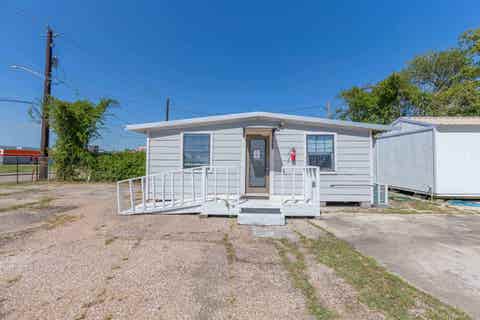 Photo of 700 Park, Baytown, TX 77521 (MLS # 270486)