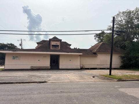 Photo of 2405 McFaddin, Beaumont, TX 77702 (MLS # 272079)