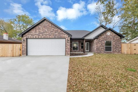 Photo of 37 W Harding Cir, Orange, TX 77630 (MLS # 265630)