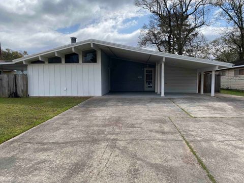 Photo of 3015 Avenue L, Nederland, TX 77627 (MLS # 265433)