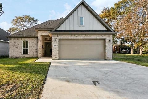 A home in Port Neches