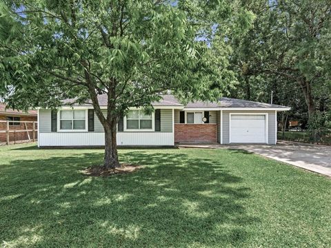 Property photo of 123 Ogden, Winnie, TX 77665