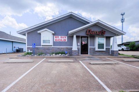 Photo of 3111 Saba Lane, Port Neches, TX 77651 (MLS # 259952)