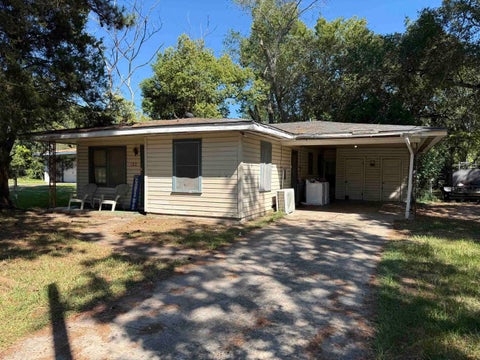 Photo of 122 Henrieta, West Orange, TX 77630 (MLS # 271704)