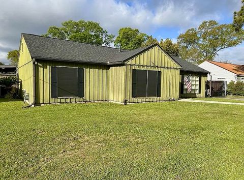 Property photo of 2801 Berry Avenue, Groves, TX 77619