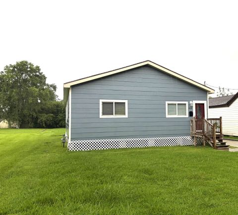 Photo of 319 Avenue E, Port Neches, TX 77651 (MLS # 268470)