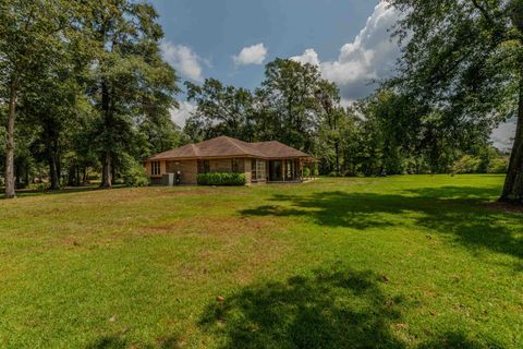 A home in Silsbee