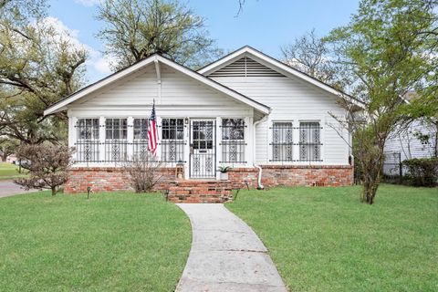 Single Family Residence in Orange TX 1312 Cypress Ave.jpg