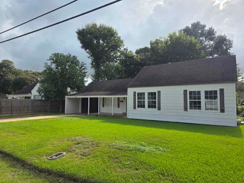 Photo of 2509 Avenue D, Nederland, TX 77627 (MLS # 271652)