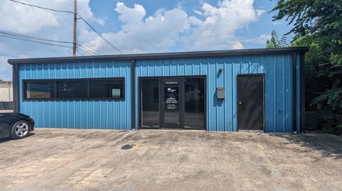 Photo of 1142 Boston Ave, Nederland, TX 77627 (MLS # 266934)