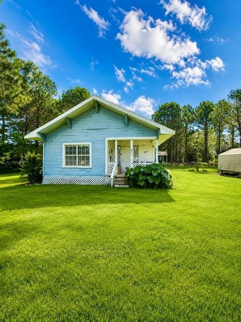 Photo of 411 9th St, Winnie, TX 77665 (MLS # 268607)
