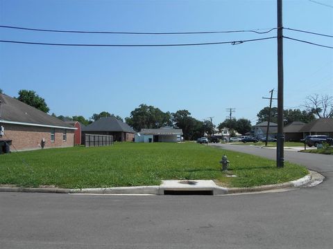 Photo of 1804 N 21st, Nederland, TX 77627 (MLS # 265105)