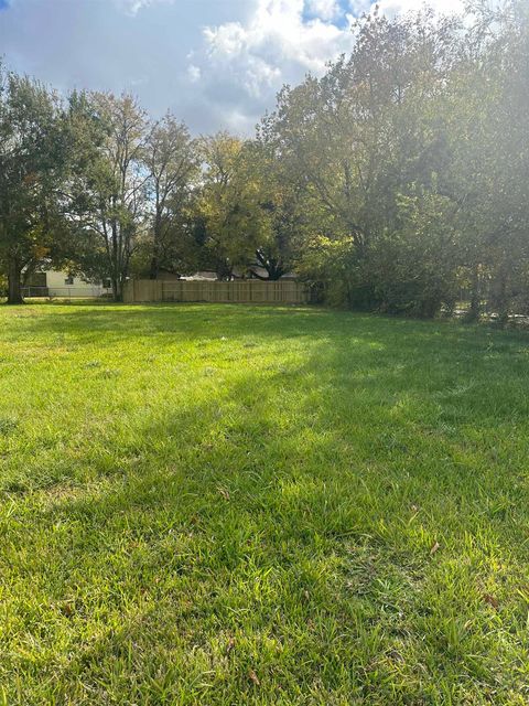 Photo of 2607 Avenue A, Nederland, TX 77627 (MLS # 263604)