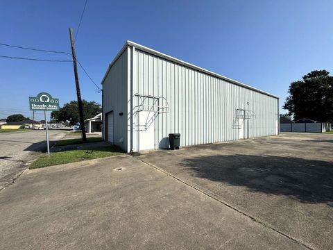 Photo of 4020 Lincoln Ave, Groves, TX 77619 (MLS # 260423)