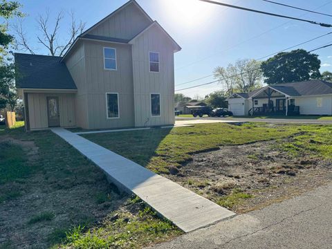 Photo of 1004 S 13th Street, Nederland, TX 77627 (MLS # 265541)