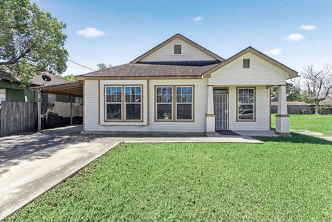 Photo of 1372 Orange, Beaumont, TX 77701 (MLS # 265851)