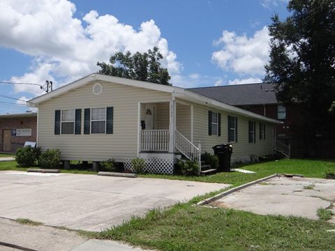 Photo of 2707 Ave G, Nederland, TX 77627 (MLS # 265160)