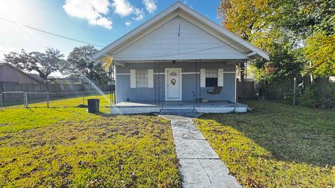 Photo of 1508 Nall, Port Neches, TX 77651 (MLS # 263616)