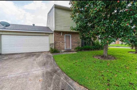 Photo of 1136 Green Meadow Dr, Beaumont, TX 77706 (MLS # 269413)