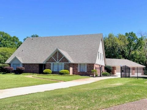 Photo of 1210 Nottingham Lane, Beaumont, TX 77706 (MLS # 266508)