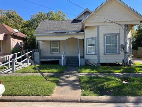 Photo of 2385 Poplar Street, Beaumont, TX 77701 (MLS # 263289)