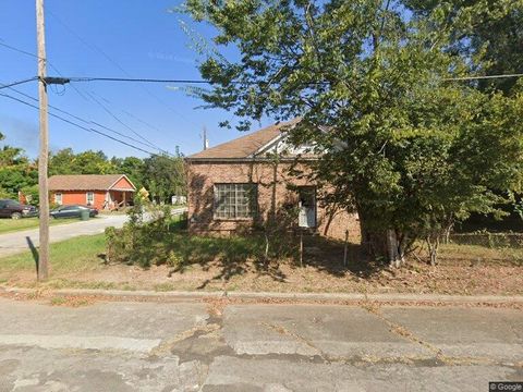 Photo of 605 Shamrock St, Beaumont, TX 77705 (MLS # 266757)