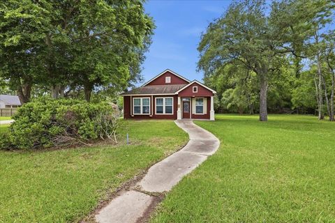 Photo of 590 E Virginia St, Beaumont, TX 77705 (MLS # 266856)