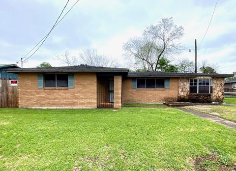 3645 S 4th St, Beaumont, TX 77705 - #: 236979