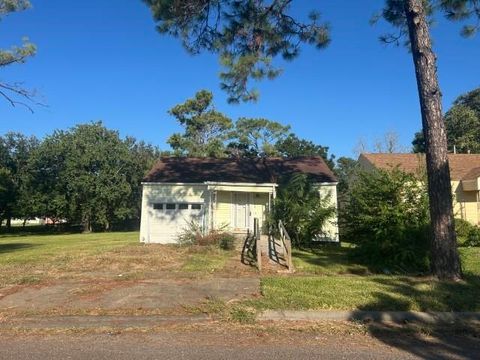 Photo of 1439 W 5th, Port Arthur, TX 77640 (MLS # 262296)