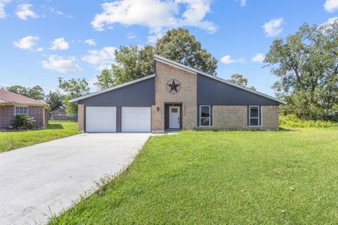 Photo of 5935 Falcon Ln, Beaumont, TX 77708 (MLS # 270992)