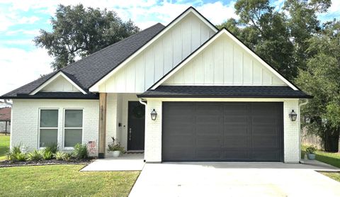 A home in Port Neches