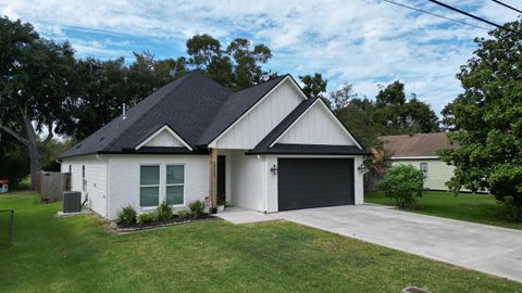 A home in Port Neches