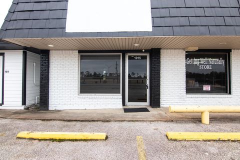Photo of 1015 S Main St, Lumberton, TX 77657 (MLS # 251634)