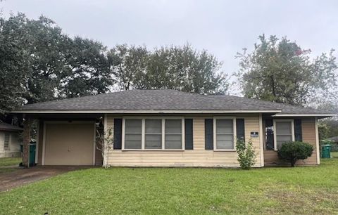 Photo of 512 Azalea, Orange, TX 77639 (MLS # 264605)