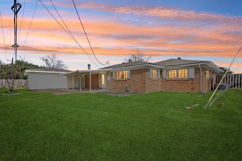 A home in Port Neches